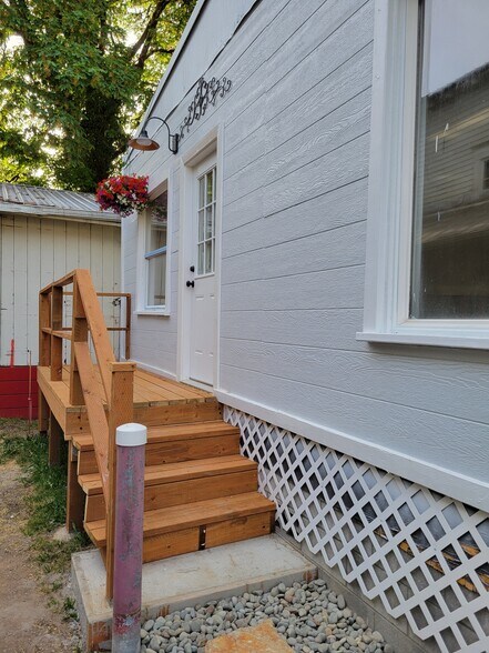 More Photos Of 311 NW Kerron Ave, Winlock Office Residential For Sale