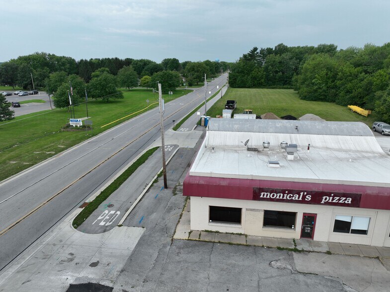 More Photos Of 912 1/2 S Main St, Monticello Storefront For Lease