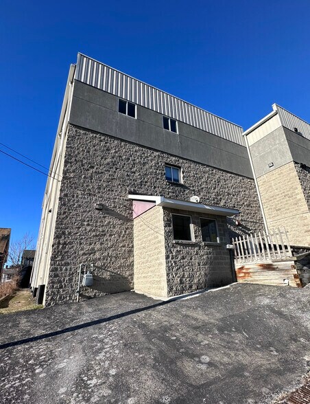 More Photos Of 167 N Main St, Washington Office For Sale