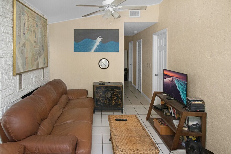 More Photos Of 3570 N Old Dixie Hwy, Delray Beach Apartments For Sale