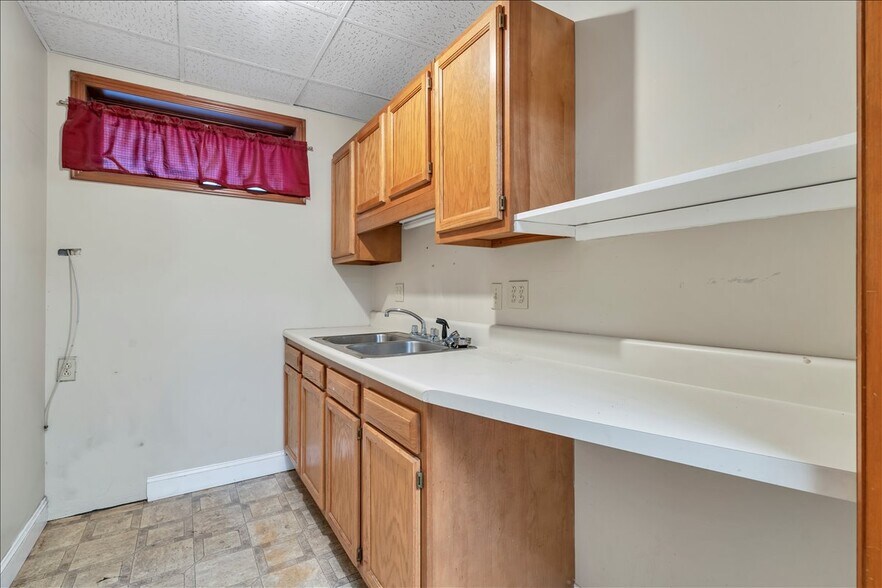 More Photos Of 356-358 Campbell Ave NW, Roanoke Office For Sale