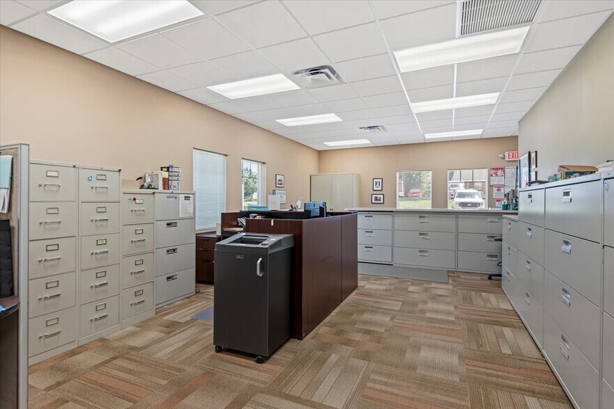 More Photos Of 103 Centre Dr, Petersburg Office For Sale