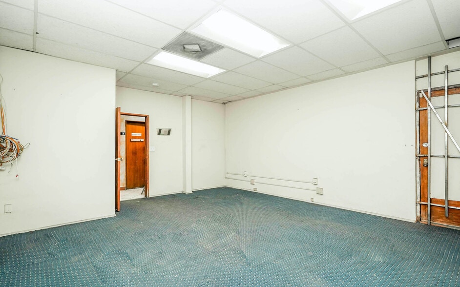 More Photos Of 3301 E 14th St, Los Angeles Warehouse For Sale