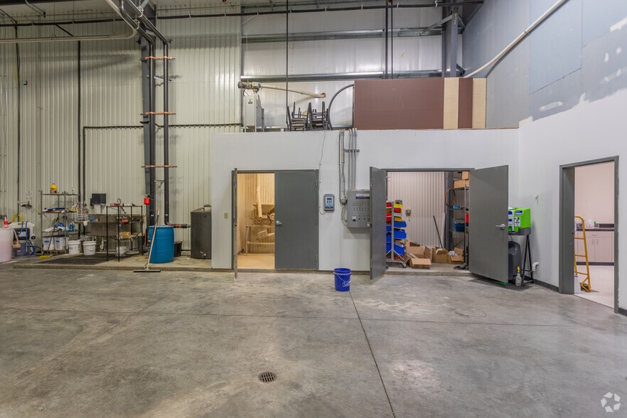 More Photos Of 6550 Hamilton Lebanon Rd, Monroe Warehouse For Sale