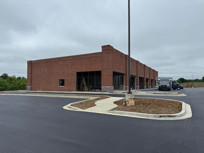 More Photos Of 420 Watson Way, Shelbyville Restaurant For Lease