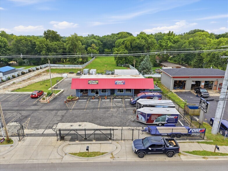 More Photos Of 7511 Leavenworth Rd, Kansas City Auto Repair For Sale