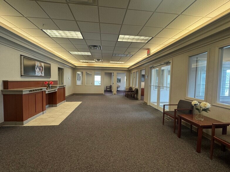 More Photos Of 1412 S Main St, Findlay Bank For Sale