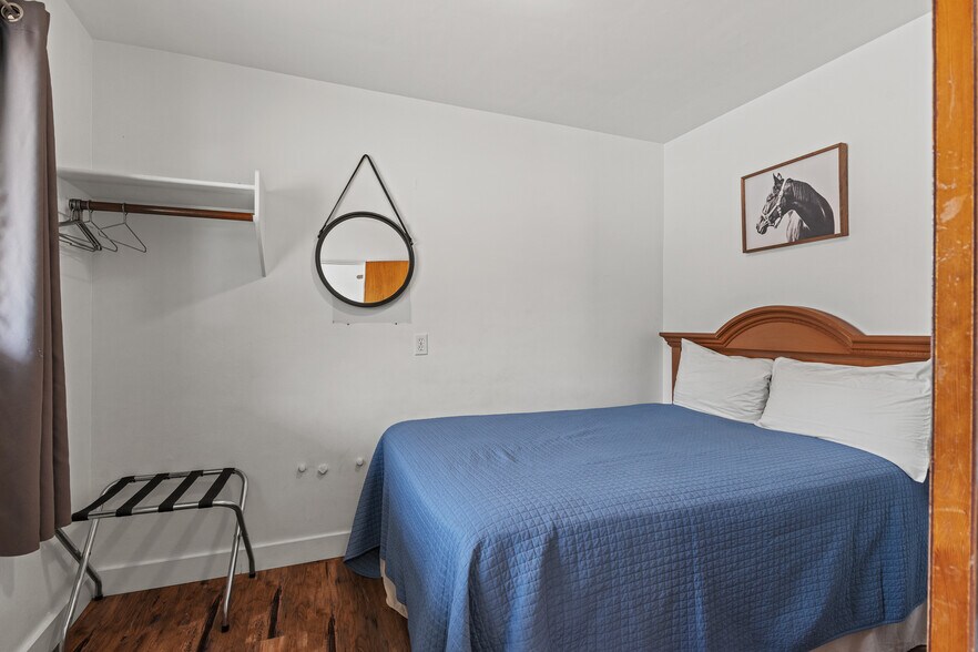 More Photos Of 787 N Central Blvd, Coquille Hotel For Sale