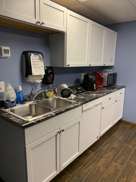 More Photos Of 1820 University Ave, Green Bay Office For Sale