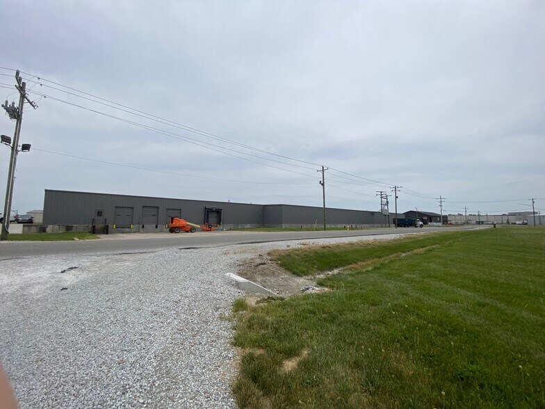 More Photos Of 2200 4th Ave, Seymour Manufacturing For Lease