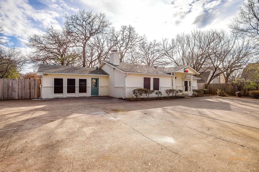 More Photos Of 2418 Cales Dr, Arlington Office Residential For Sale