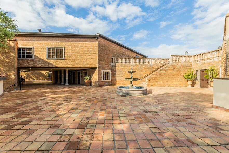 More Photos Of 6303 Beverlyhill St, Houston Lodge Meeting Hall For Sale