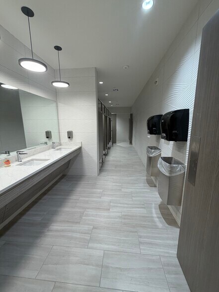 More Photos Of 223 N Boulder Ave, Tulsa General Retail For Lease