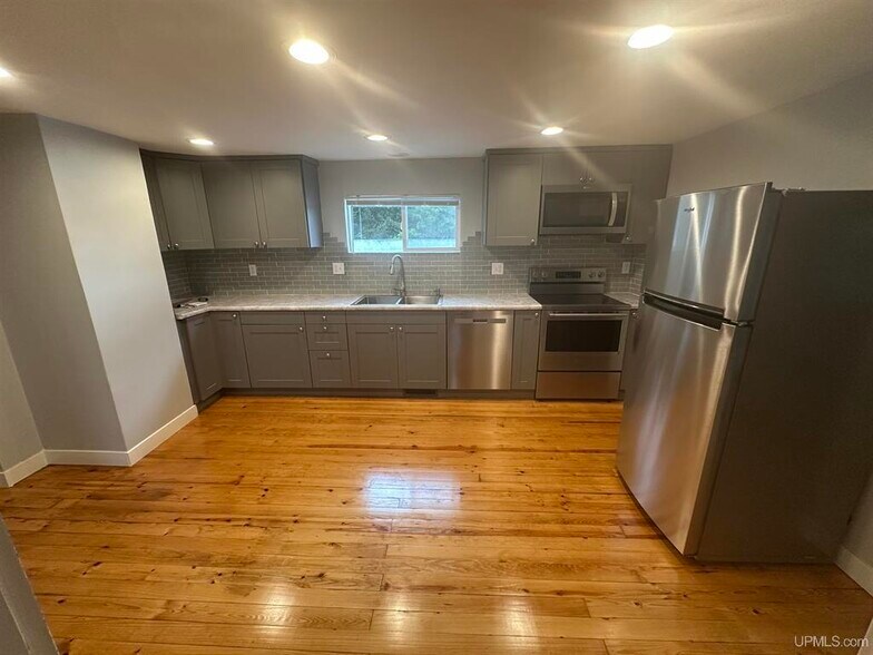 More Photos Of 19283 US Highway 41 W, Champion Light Manufacturing For Sale