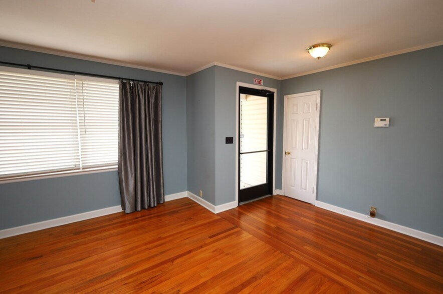 More Photos Of 2914 N Oak St, Valdosta Office For Lease