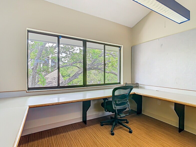 More Photos Of 3333 W Kennedy Blvd, Tampa Loft Creative Space For Sale