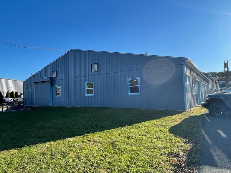 More Photos Of 202 S 3rd St, Coopersburg Storefront For Lease