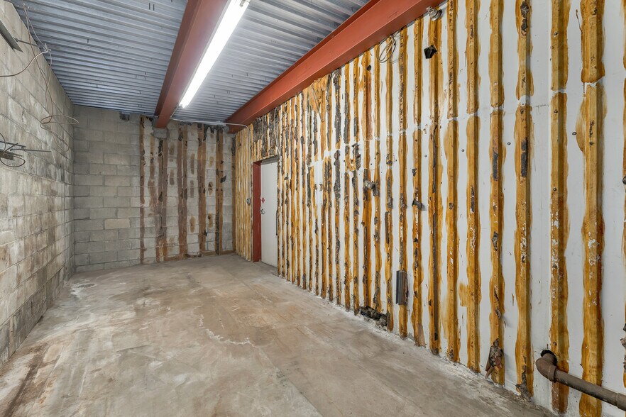 More Photos Of 15 Mont Vernon St, Milford Freestanding For Lease