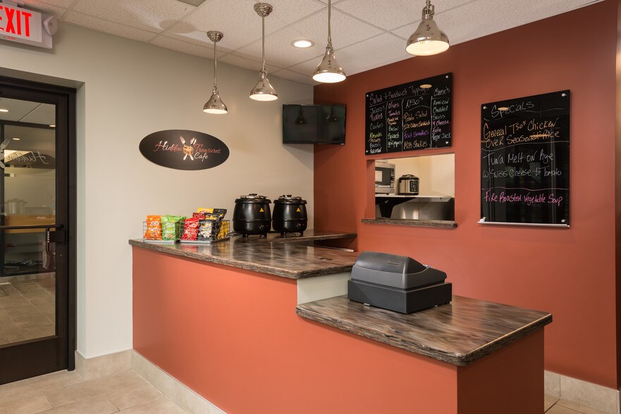 More Photos Of 125 Wolf Rd, Albany Medical For Lease