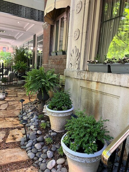 More Photos Of 222 E Ontario St, Chicago Restaurant For Sale