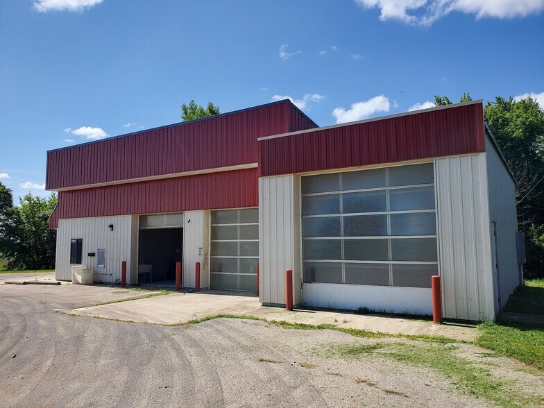 More Photos Of 243 Spring St, Highland Specialty For Sale