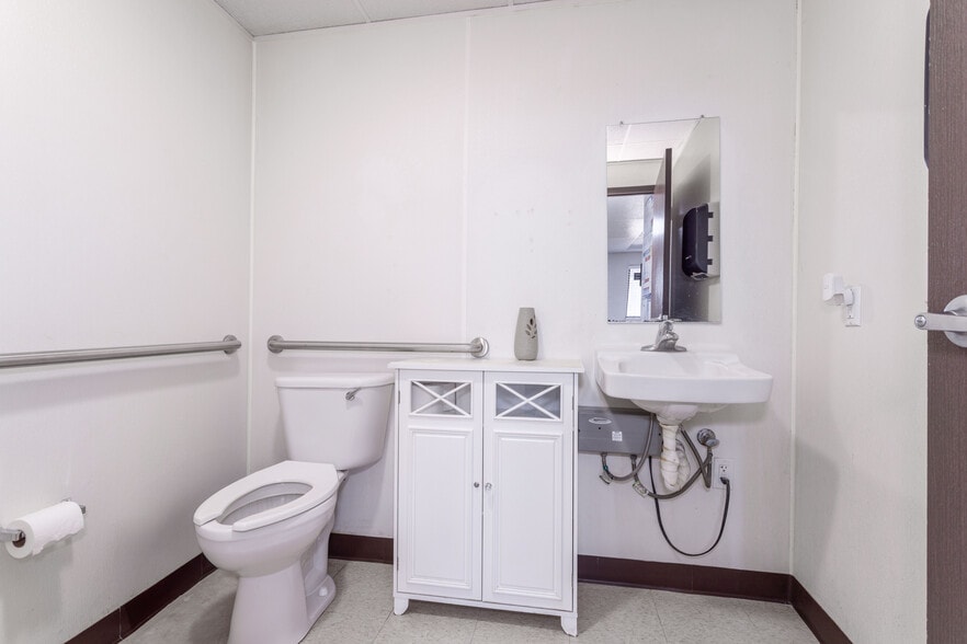 More Photos Of 669 Arroyo St, San Fernando Manufacturing For Sale