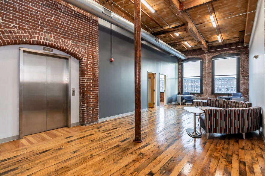 More Photos Of 1 Union St, Lawrence Office For Lease