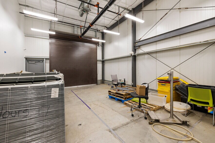 More Photos Of 18194 Blue Dream Crossing, Desert Hot Springs Manufacturing For Sale