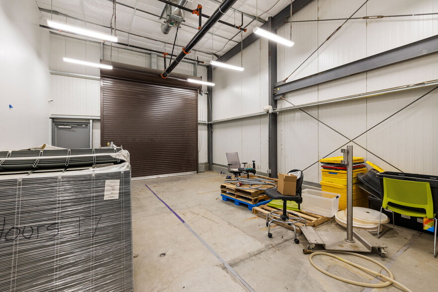 More Photos Of 18194 Blue Dream Crossing, Desert Hot Springs Manufacturing For Sale