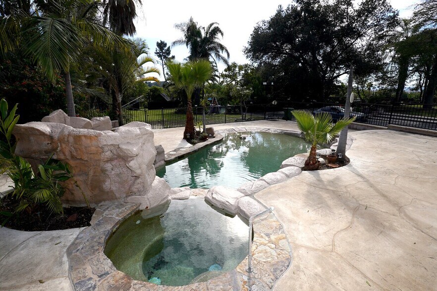 More Photos Of 9857 Foothill Blvd, Lake View Terrace Multifamily For Lease