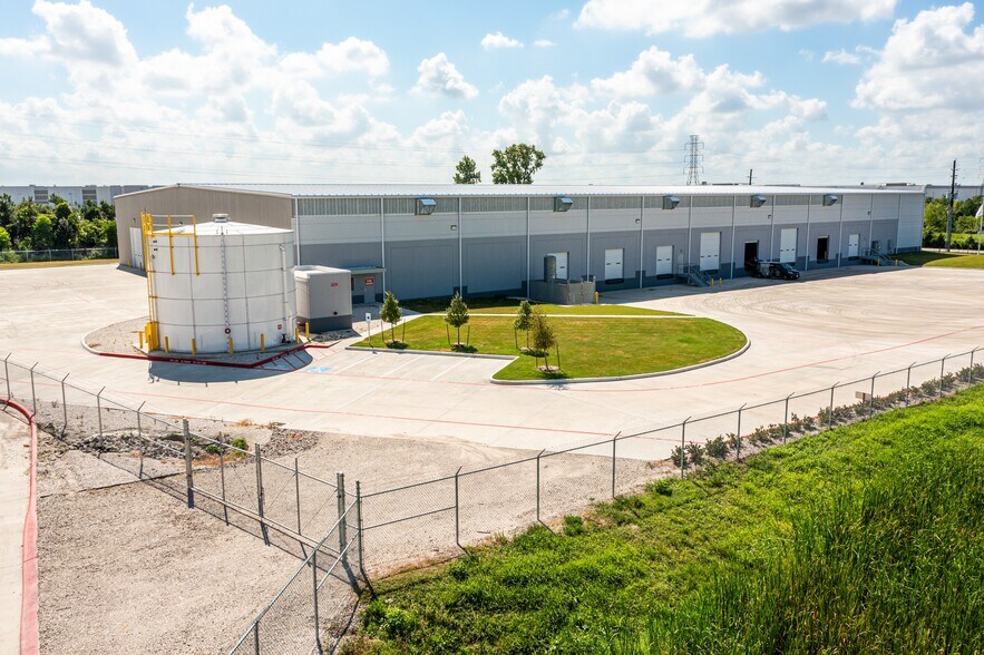 More Photos Of 1500 Aldine Western, Houston Industrial For Lease