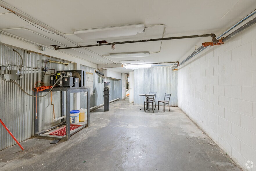 More Photos Of 401 W Cedar St, Rawlins Restaurant For Sale