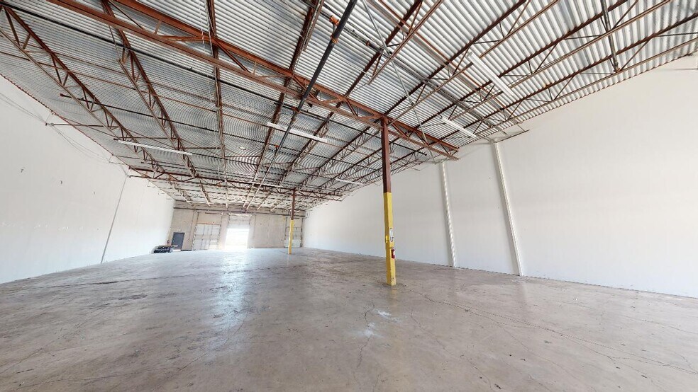 More Photos Of 5405 Bandera Rd, San Antonio Light Distribution For Lease