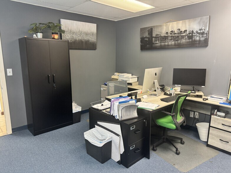 More Photos Of 19-21 Hazel Ter, Woodbridge Office For Lease