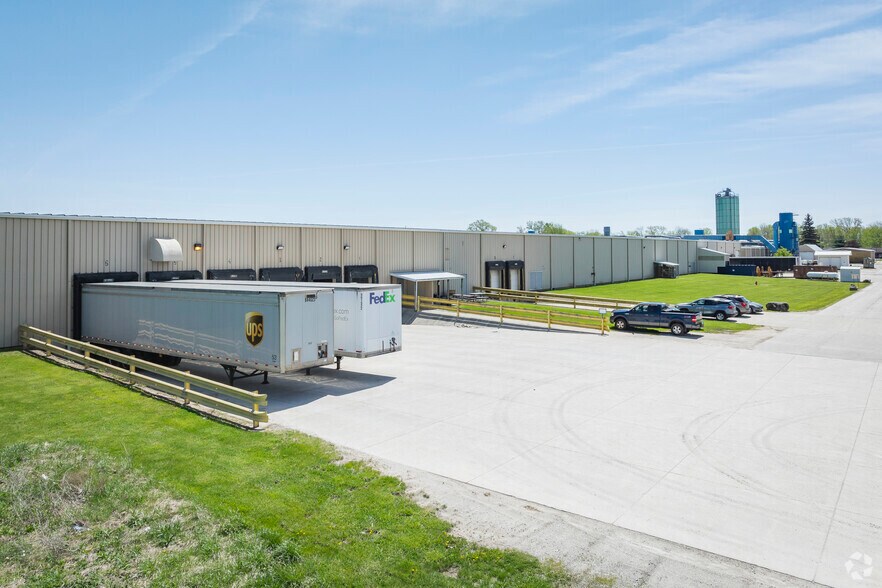 More Photos Of 458 2nd Ave, Tiffin Manufacturing For Sale