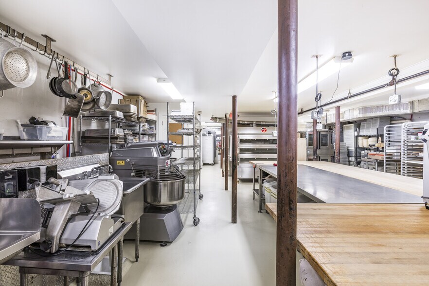 More Photos Of 1970 Montauk Hwy, Bridgehampton Restaurant For Sale