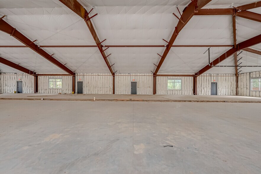 More Photos Of 910 East Ave, Katy Showroom For Lease