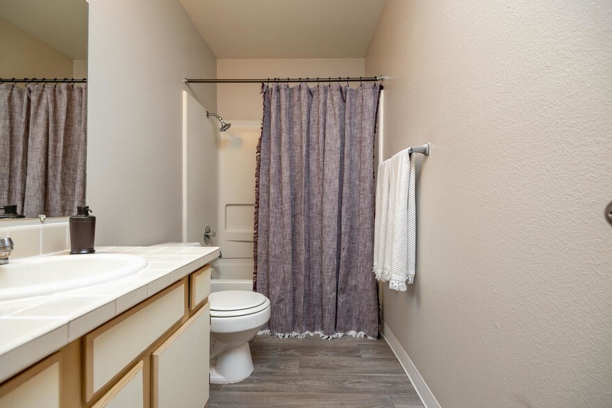 More Photos Of 805 NE Kane Dr, Gresham Apartments For Sale