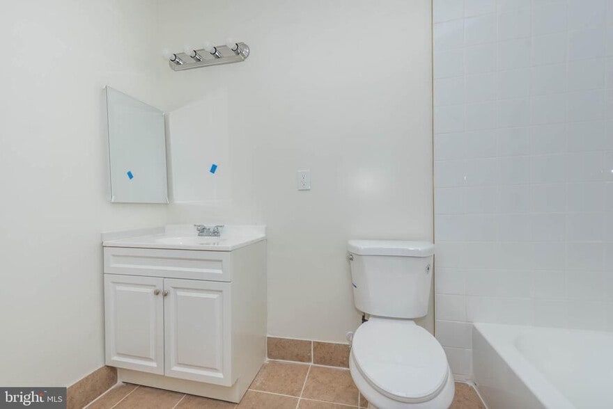 More Photos Of 1640 N Broadway, Baltimore Flex For Sale