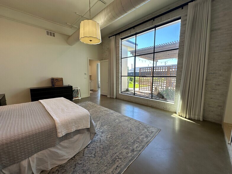 More Photos Of 4775 Memphis St, Dallas Light Distribution For Sale