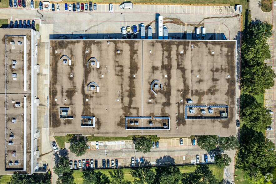 More Photos Of 3241-3251 Story Rd W, Irving Unknown For Lease