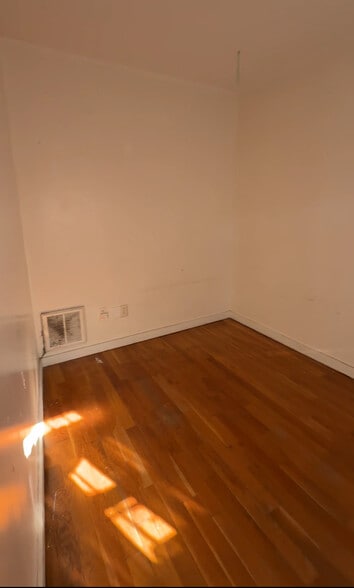 More Photos Of 958 Lafayette Ave, Brooklyn General Retail For Lease