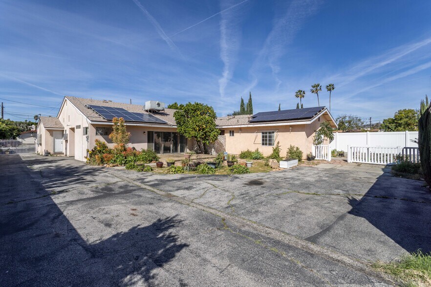 More Photos Of 9826 Columbus Ave, North Hills Multifamily For Sale