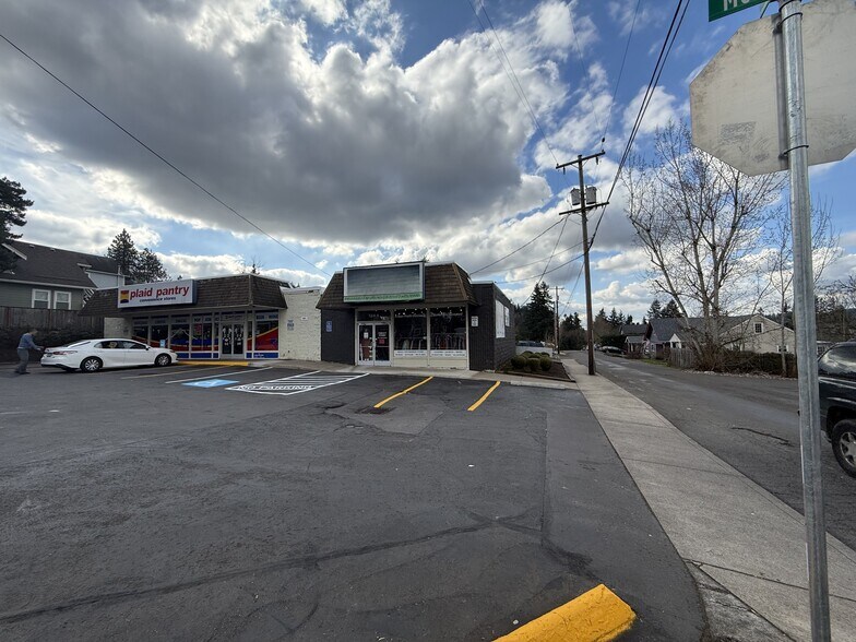 More Photos Of 124 Molalla Ave, Oregon City Freestanding For Lease