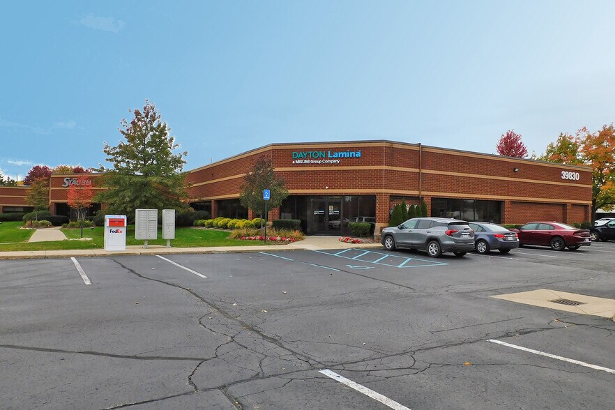 More Photos Of 39830 Grand River Ave, Novi Research And Development For Lease