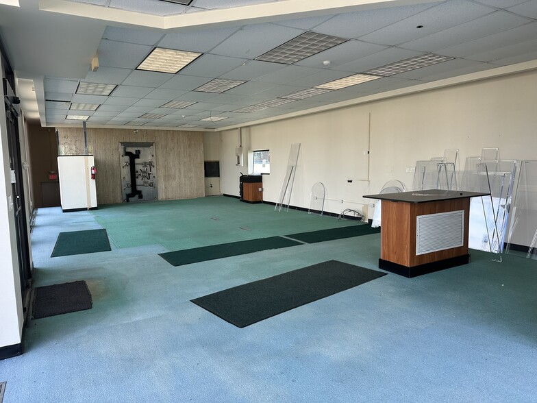 More Photos Of 4000 SW Chapman Hwy, Knoxville Bank For Lease