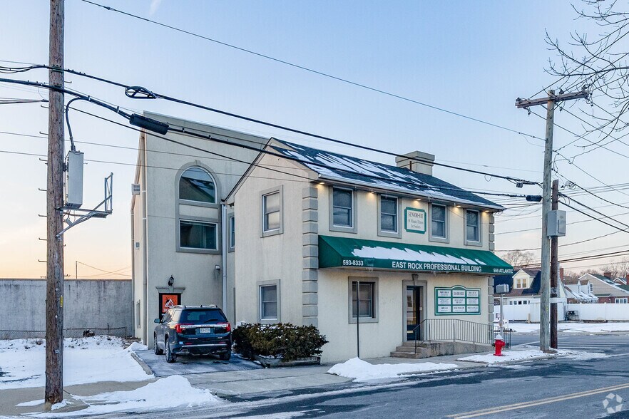 Primary Photo Of 559 Atlantic Ave, East Rockaway Medical For Lease