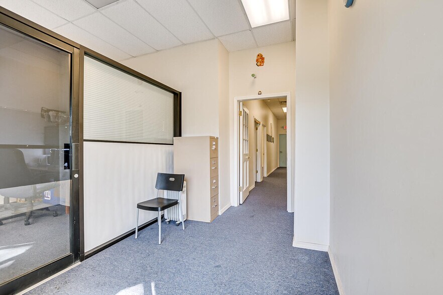 More Photos Of 22 Meridian Rd, Edison Medical For Sale