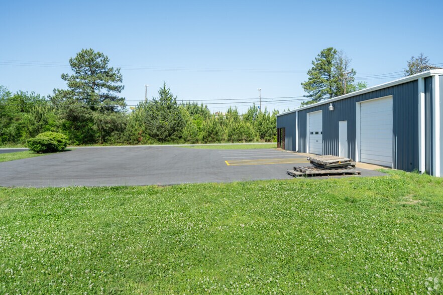 More Photos Of 410 Westbrook Ct, Spartanburg Unknown For Lease