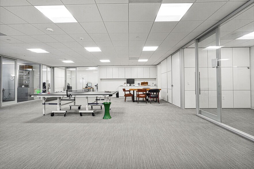 Primary Photo Of 1 SE 3rd Ave, Miami Office For Lease